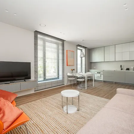 Calm Retreat With Parking By Reside Baltic アパート ヴィリニュス