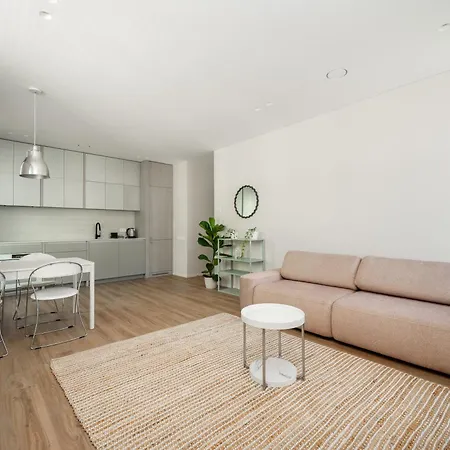 Calm Retreat With Parking By Reside Baltic アパート ヴィリニュス
